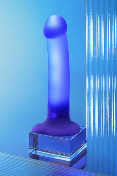 Dildo luminoso violeta - Strap-On-Me