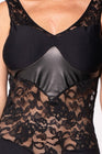 Robe cocktail empiècements dentelle et wetlook