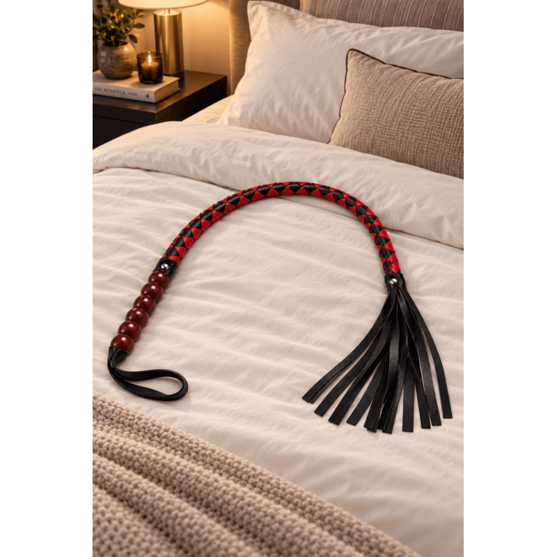 Fouet Rouge et Noir Simili Cuir 80 cm – Dreamy Fetish