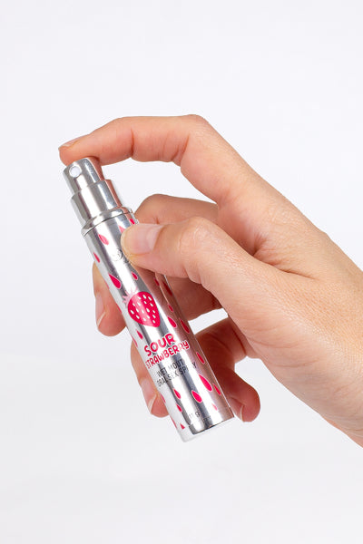 Spray de sexo oral y boca húmeda de fresa ácida