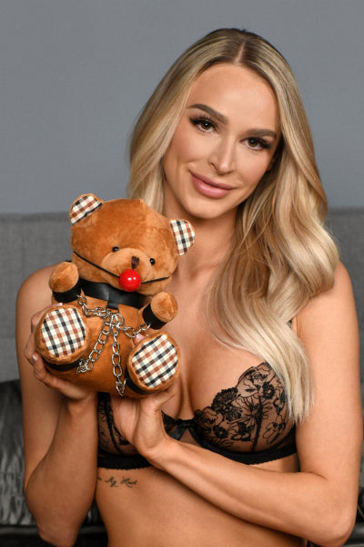 Oso de peluche amordazado