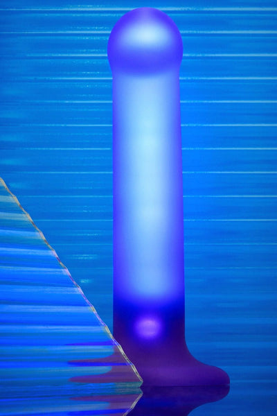 Dildo luminoso violeta - Strap-On-Me